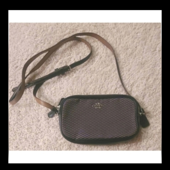 Coach Handbags - COACH VINTAGE CROSSBODY BAG